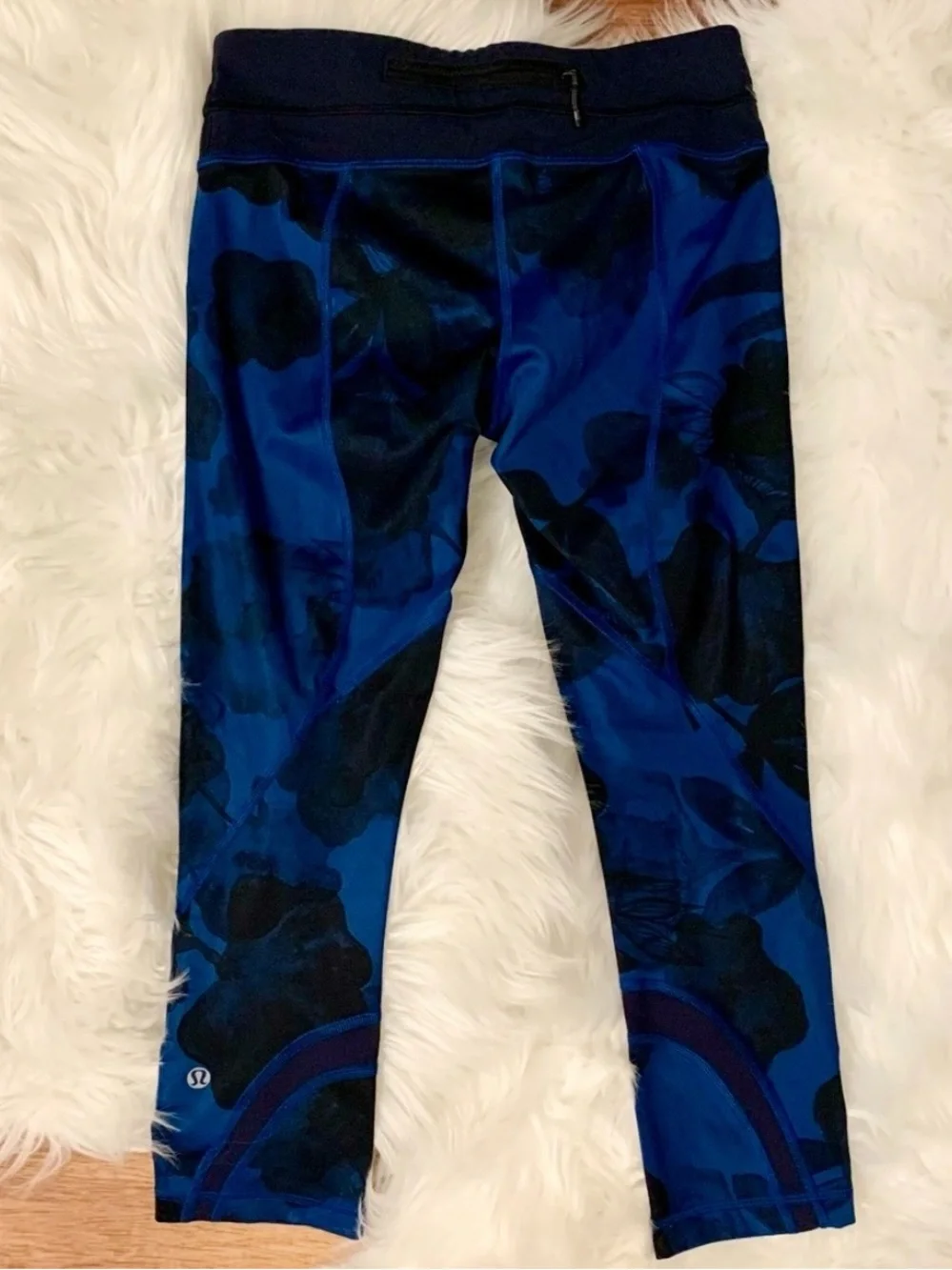 Lululemon Run Inspire Crop 22” Jumbo Inky Blue Floral Inkwell Sz 4 Activewear